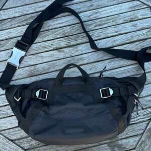 Athleta large Excursion belt bag
